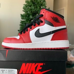 Retro Jordan Chicago 1's